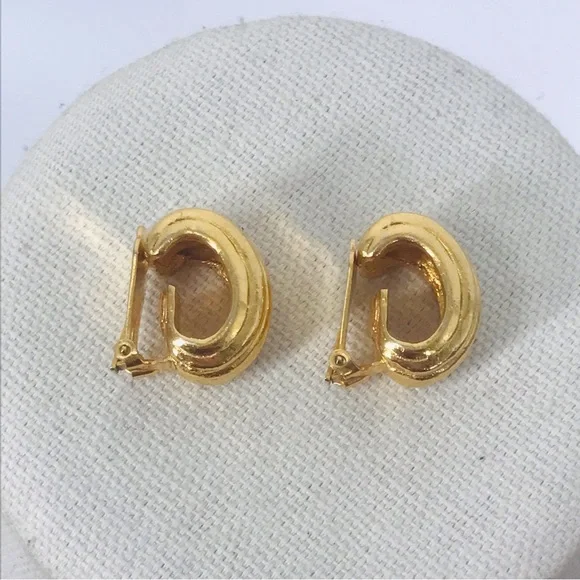 3/$15 Mimi Di N Gold Tone Ribbed Hoop Clip-On Earrings - Picture 2 of 8